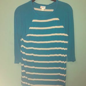 Mid sleeve stripe top.